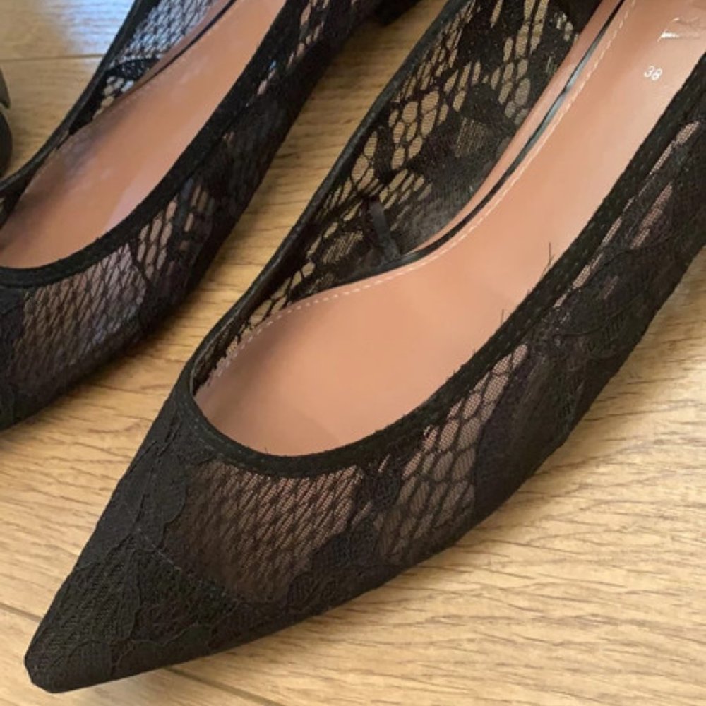 Flat black shoes